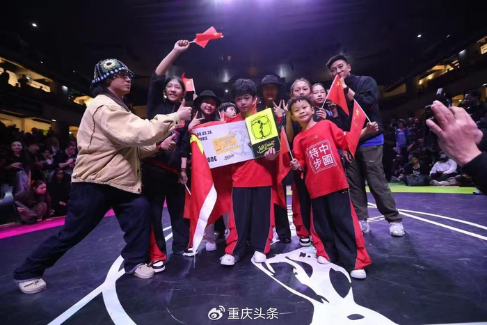 世界杯高清观看-13岁霹雳舞少年巴黎夺冠 身后站着一群“造梦者”|李勇秋|重庆|沙坪坝|街舞|教练_新浪体育_新浪新闻